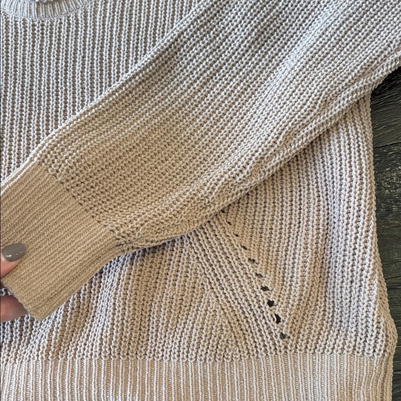 Abercrombie and fitch sweater - Picture 3 of 4